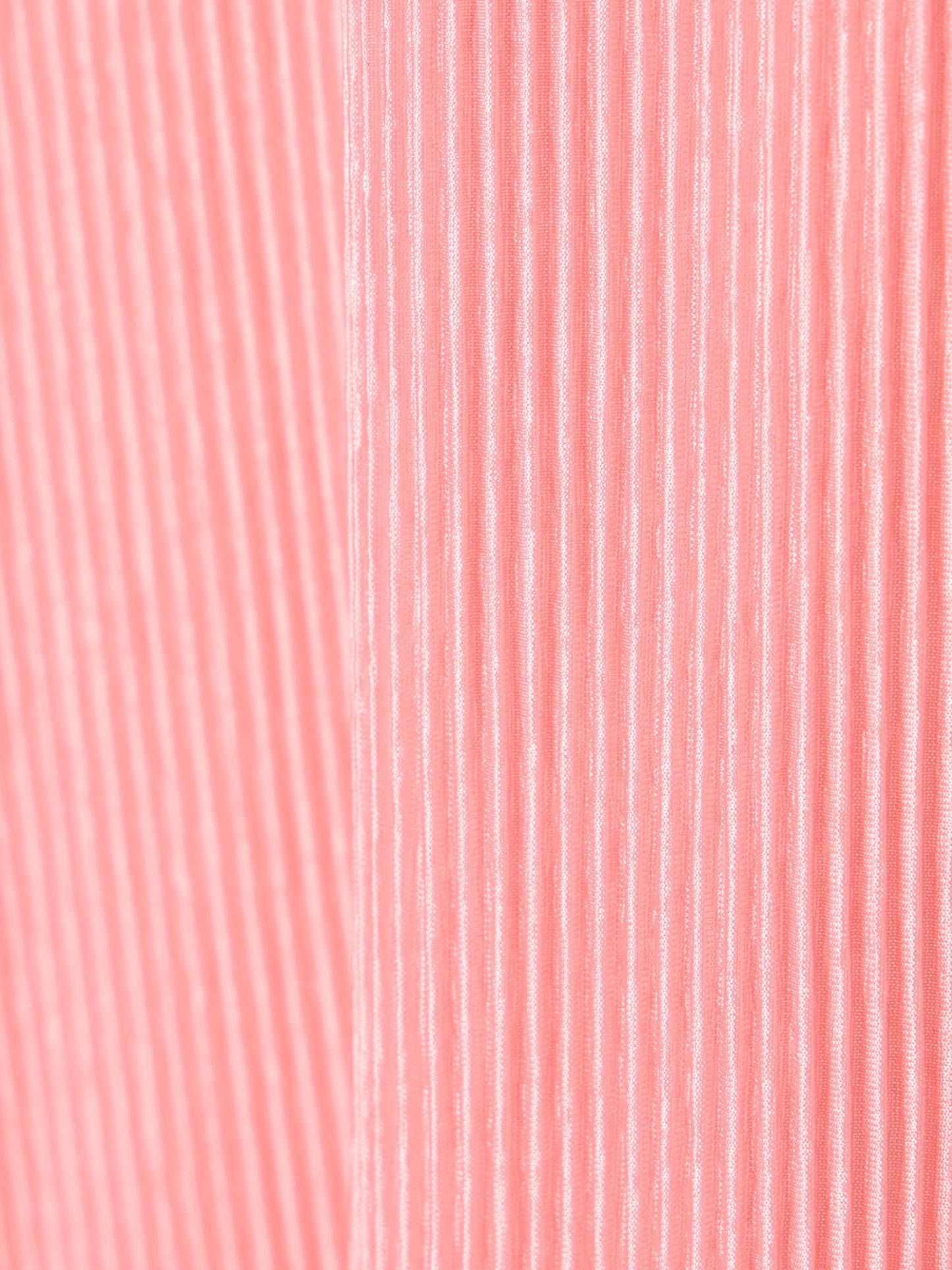 SILKY PLEATS SIDE-SLIT TANK TOP