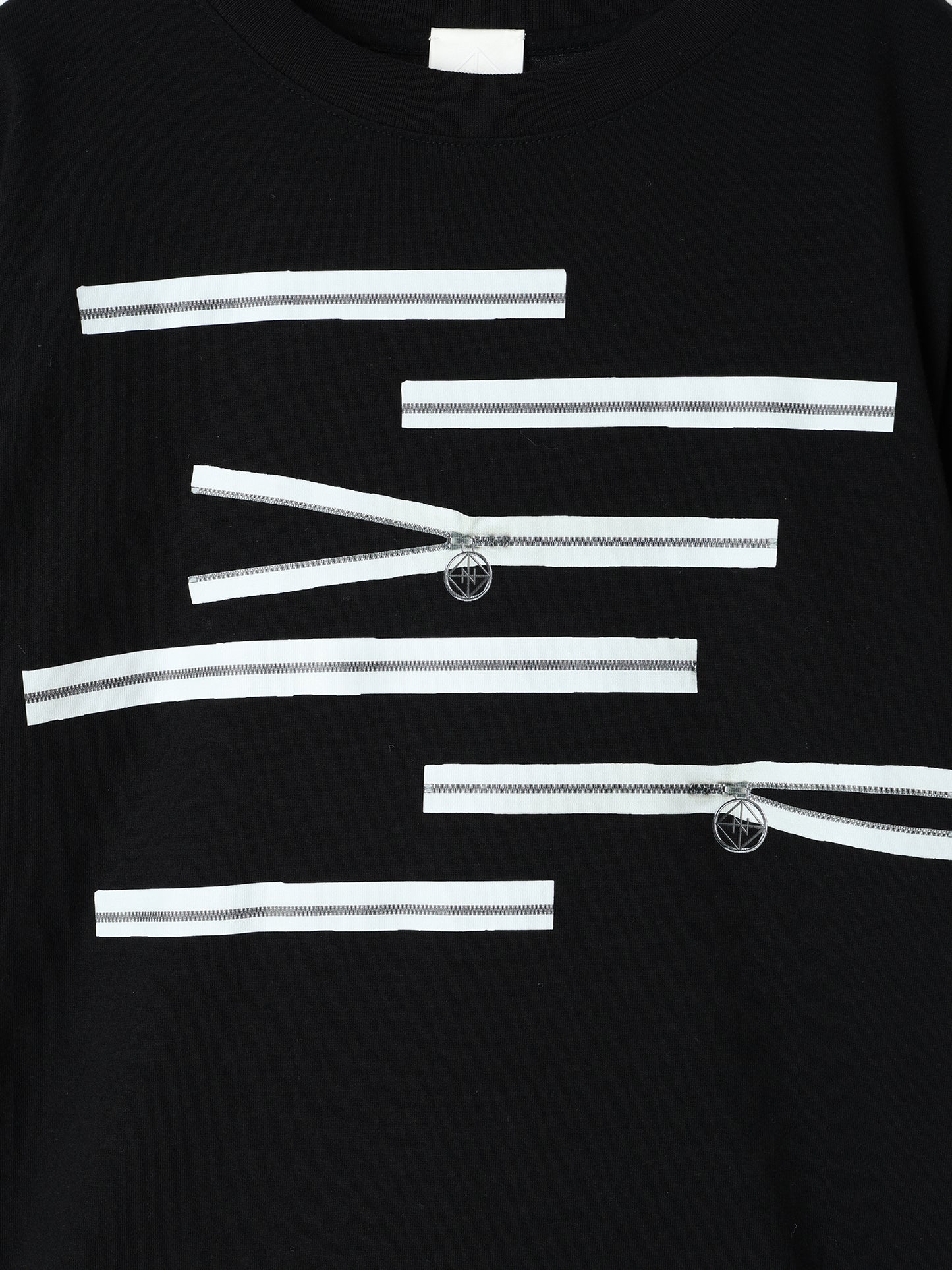 ZIPPER BORDER PRINTED T-SHIRT