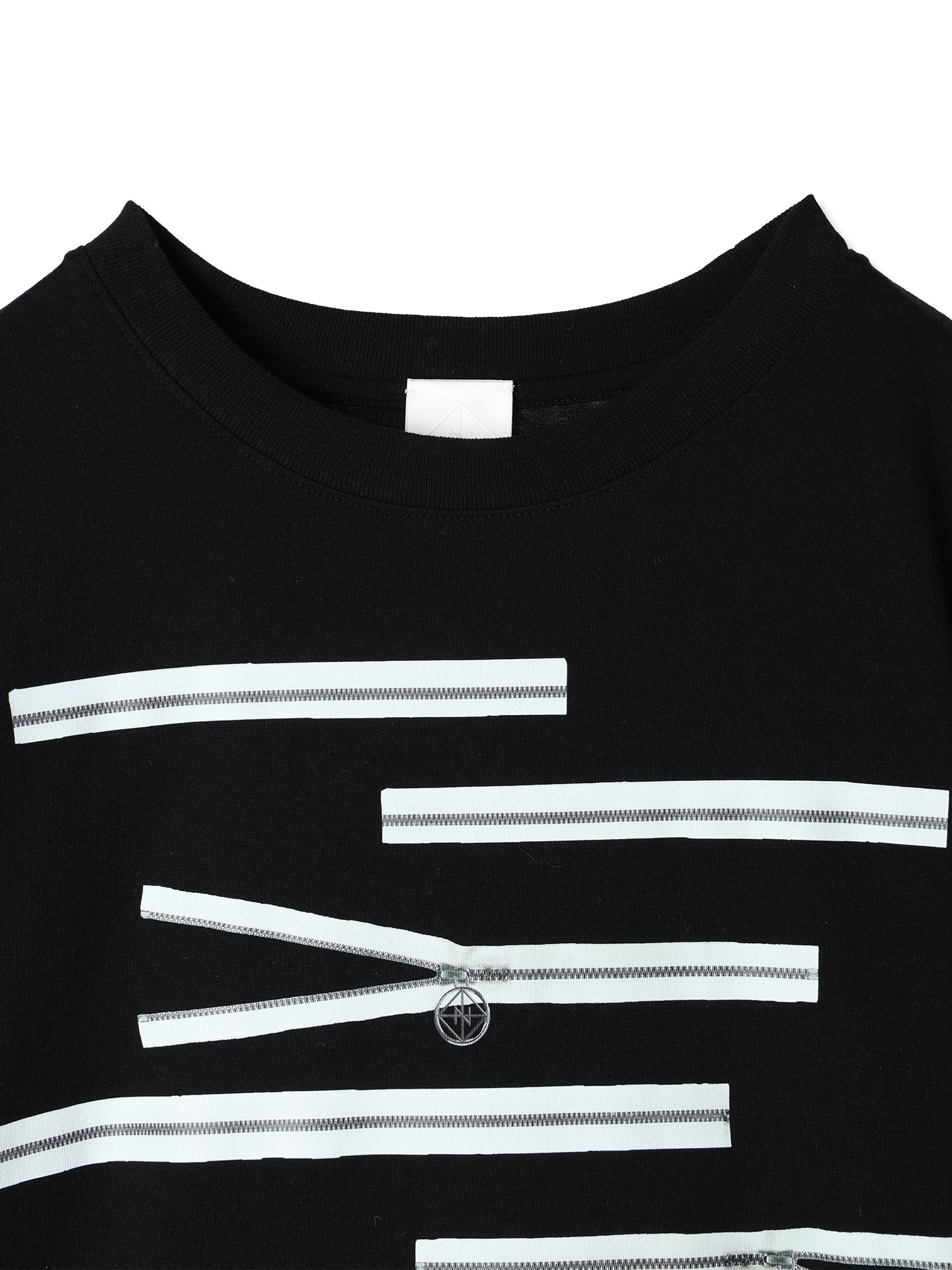 ZIPPER BORDER PRINTED T-SHIRT