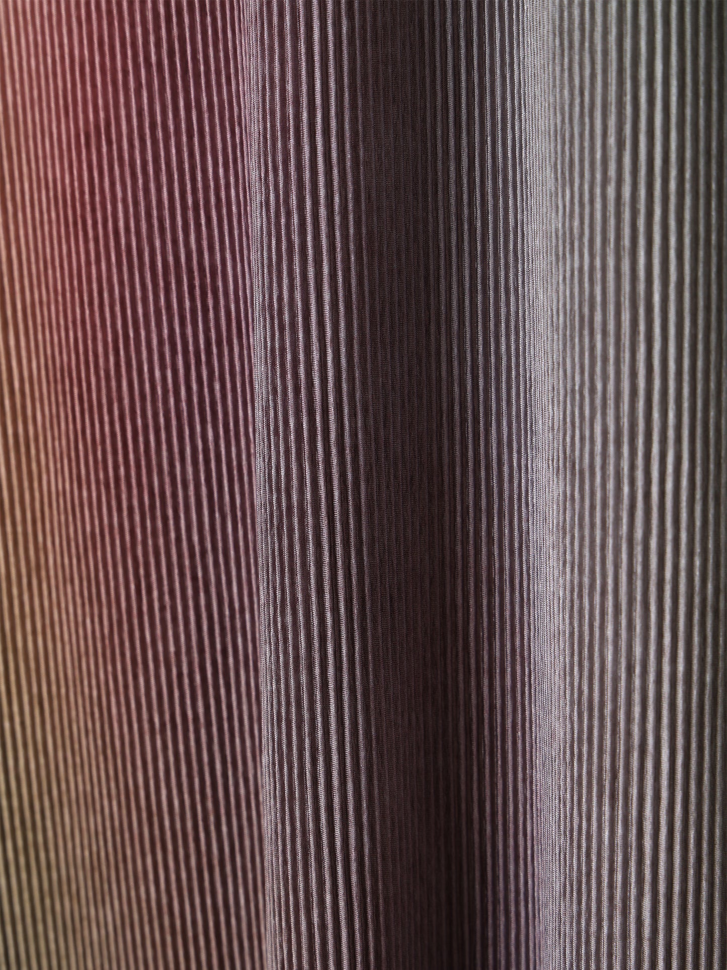SILKY PLEATS PRINTED SLEEVELESS DRESS